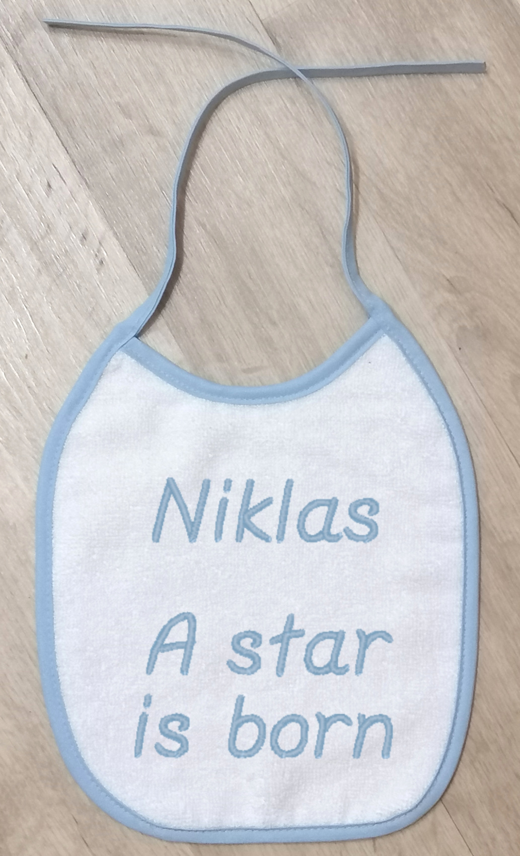 ACHTUNG!!! Sonderaktion 2 zum Preis von 1.  Nur solange der Vorrat reicht.  Babylätzchen mit Wunschname bzw. Wunschtext bis 30 Zeichen