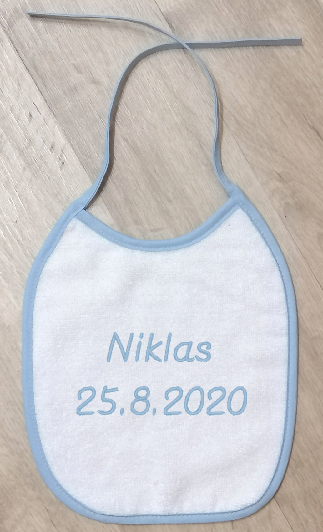 ACHTUNG!!! Sonderaktion 2 zum Preis von 1.  Nur solange der Vorrat reicht.  Babylätzchen mit Wunschname bzw. Wunschtext bis 30 Zeichen